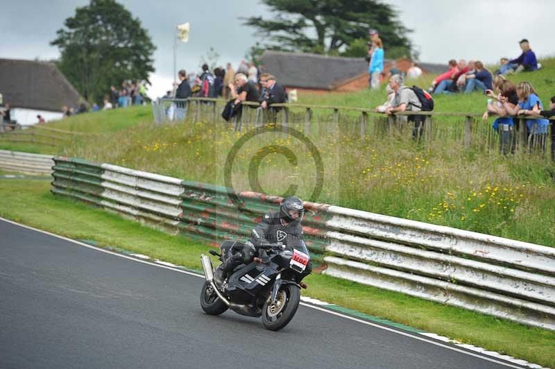 Mallory park Leicestershire;Mallory park photographs;Motorcycle action photographs;classic bikes;event digital images;eventdigitalimages;mallory park;no limits trackday;peter wileman photography;vintage bikes;vintage motorcycles;vmcc festival 1000 bikes