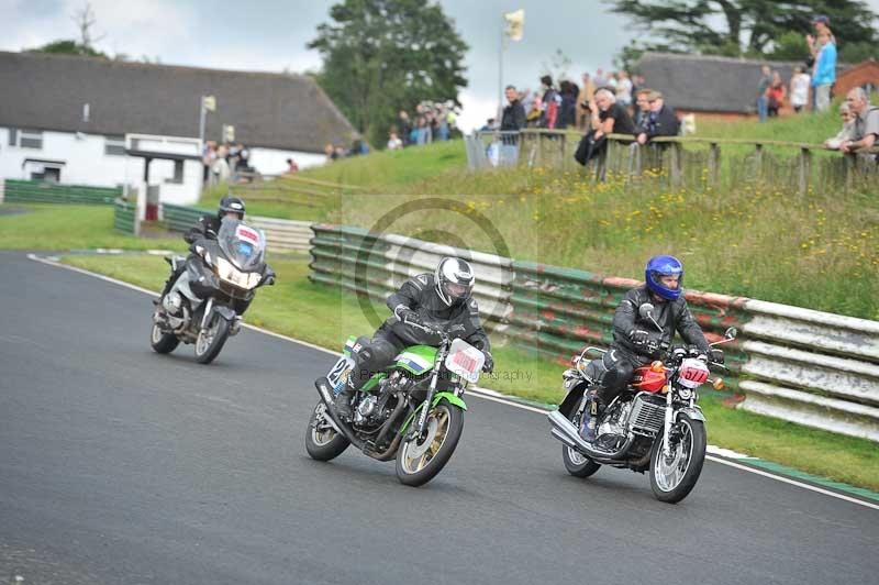 Mallory park Leicestershire;Mallory park photographs;Motorcycle action photographs;classic bikes;event digital images;eventdigitalimages;mallory park;no limits trackday;peter wileman photography;vintage bikes;vintage motorcycles;vmcc festival 1000 bikes