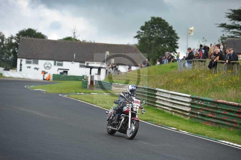 Mallory park Leicestershire;Mallory park photographs;Motorcycle action photographs;classic bikes;event digital images;eventdigitalimages;mallory park;no limits trackday;peter wileman photography;vintage bikes;vintage motorcycles;vmcc festival 1000 bikes