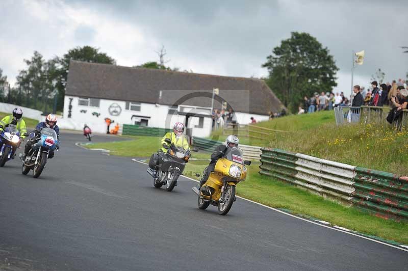 Mallory park Leicestershire;Mallory park photographs;Motorcycle action photographs;classic bikes;event digital images;eventdigitalimages;mallory park;no limits trackday;peter wileman photography;vintage bikes;vintage motorcycles;vmcc festival 1000 bikes