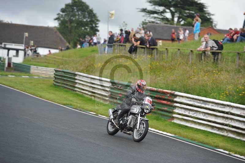 Mallory park Leicestershire;Mallory park photographs;Motorcycle action photographs;classic bikes;event digital images;eventdigitalimages;mallory park;no limits trackday;peter wileman photography;vintage bikes;vintage motorcycles;vmcc festival 1000 bikes