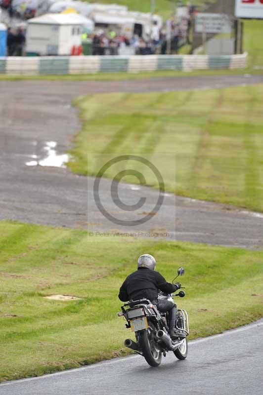 Mallory park Leicestershire;Mallory park photographs;Motorcycle action photographs;classic bikes;event digital images;eventdigitalimages;mallory park;no limits trackday;peter wileman photography;vintage bikes;vintage motorcycles;vmcc festival 1000 bikes