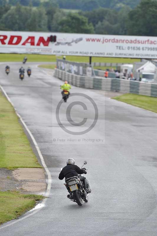 Mallory park Leicestershire;Mallory park photographs;Motorcycle action photographs;classic bikes;event digital images;eventdigitalimages;mallory park;no limits trackday;peter wileman photography;vintage bikes;vintage motorcycles;vmcc festival 1000 bikes