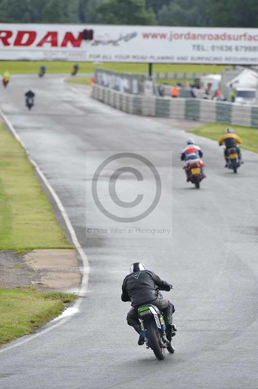 Mallory park Leicestershire;Mallory park photographs;Motorcycle action photographs;classic bikes;event digital images;eventdigitalimages;mallory park;no limits trackday;peter wileman photography;vintage bikes;vintage motorcycles;vmcc festival 1000 bikes