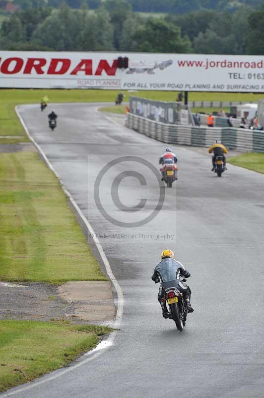 Mallory park Leicestershire;Mallory park photographs;Motorcycle action photographs;classic bikes;event digital images;eventdigitalimages;mallory park;no limits trackday;peter wileman photography;vintage bikes;vintage motorcycles;vmcc festival 1000 bikes