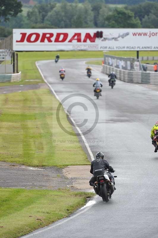 Mallory park Leicestershire;Mallory park photographs;Motorcycle action photographs;classic bikes;event digital images;eventdigitalimages;mallory park;no limits trackday;peter wileman photography;vintage bikes;vintage motorcycles;vmcc festival 1000 bikes