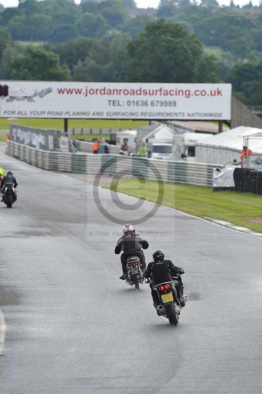 Mallory park Leicestershire;Mallory park photographs;Motorcycle action photographs;classic bikes;event digital images;eventdigitalimages;mallory park;no limits trackday;peter wileman photography;vintage bikes;vintage motorcycles;vmcc festival 1000 bikes