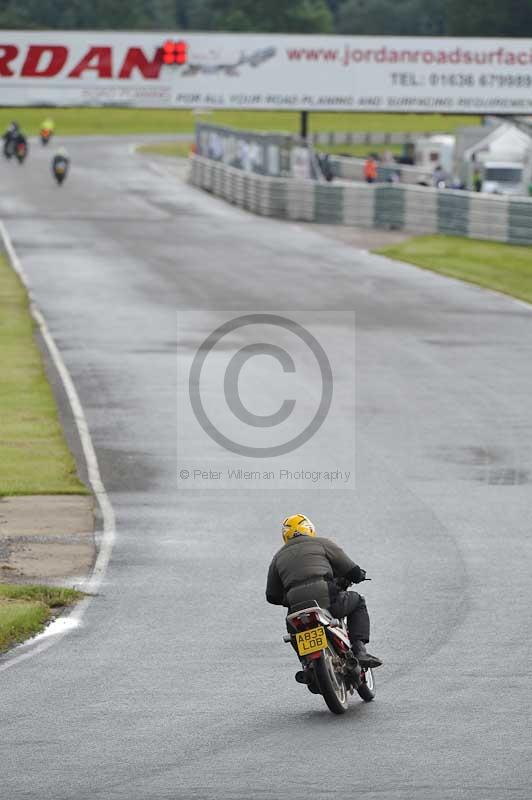 Mallory park Leicestershire;Mallory park photographs;Motorcycle action photographs;classic bikes;event digital images;eventdigitalimages;mallory park;no limits trackday;peter wileman photography;vintage bikes;vintage motorcycles;vmcc festival 1000 bikes