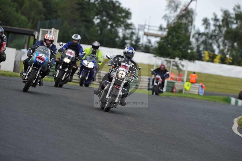 Mallory park Leicestershire;Mallory park photographs;Motorcycle action photographs;classic bikes;event digital images;eventdigitalimages;mallory park;no limits trackday;peter wileman photography;vintage bikes;vintage motorcycles;vmcc festival 1000 bikes