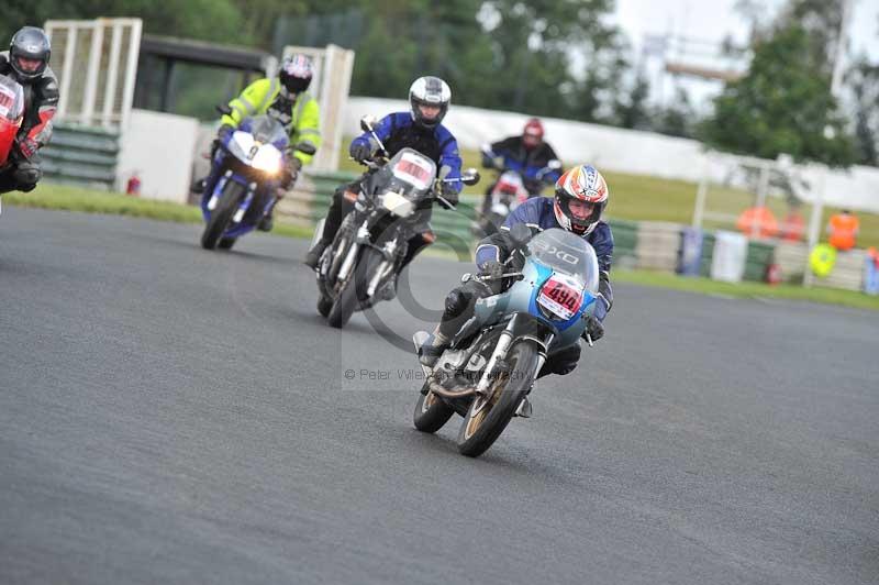 Mallory park Leicestershire;Mallory park photographs;Motorcycle action photographs;classic bikes;event digital images;eventdigitalimages;mallory park;no limits trackday;peter wileman photography;vintage bikes;vintage motorcycles;vmcc festival 1000 bikes