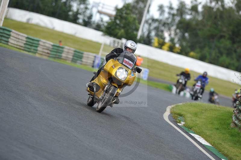 Mallory park Leicestershire;Mallory park photographs;Motorcycle action photographs;classic bikes;event digital images;eventdigitalimages;mallory park;no limits trackday;peter wileman photography;vintage bikes;vintage motorcycles;vmcc festival 1000 bikes