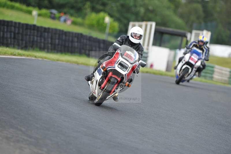 Mallory park Leicestershire;Mallory park photographs;Motorcycle action photographs;classic bikes;event digital images;eventdigitalimages;mallory park;no limits trackday;peter wileman photography;vintage bikes;vintage motorcycles;vmcc festival 1000 bikes