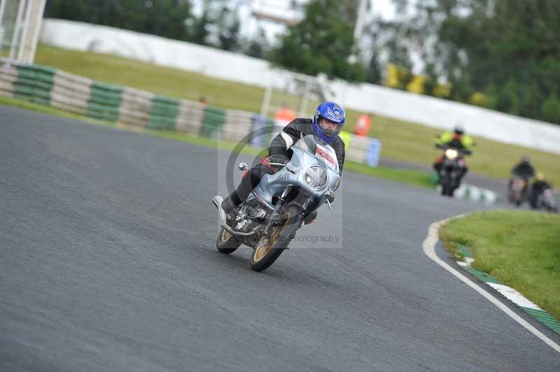 Mallory park Leicestershire;Mallory park photographs;Motorcycle action photographs;classic bikes;event digital images;eventdigitalimages;mallory park;no limits trackday;peter wileman photography;vintage bikes;vintage motorcycles;vmcc festival 1000 bikes