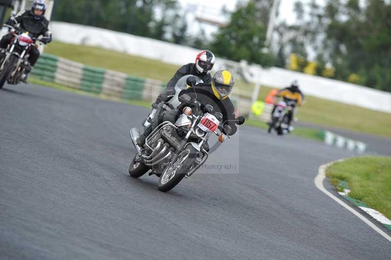 Mallory park Leicestershire;Mallory park photographs;Motorcycle action photographs;classic bikes;event digital images;eventdigitalimages;mallory park;no limits trackday;peter wileman photography;vintage bikes;vintage motorcycles;vmcc festival 1000 bikes