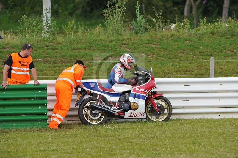 Mallory park Leicestershire;Mallory park photographs;Motorcycle action photographs;classic bikes;event digital images;eventdigitalimages;mallory park;no limits trackday;peter wileman photography;vintage bikes;vintage motorcycles;vmcc festival 1000 bikes