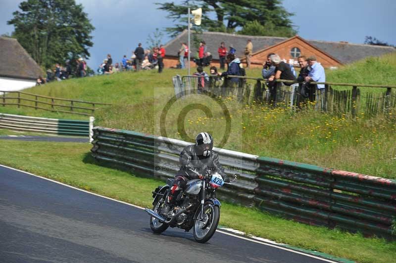 Mallory park Leicestershire;Mallory park photographs;Motorcycle action photographs;classic bikes;event digital images;eventdigitalimages;mallory park;no limits trackday;peter wileman photography;vintage bikes;vintage motorcycles;vmcc festival 1000 bikes