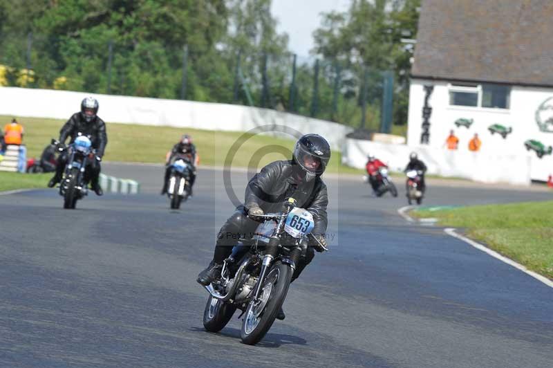 Mallory park Leicestershire;Mallory park photographs;Motorcycle action photographs;classic bikes;event digital images;eventdigitalimages;mallory park;no limits trackday;peter wileman photography;vintage bikes;vintage motorcycles;vmcc festival 1000 bikes