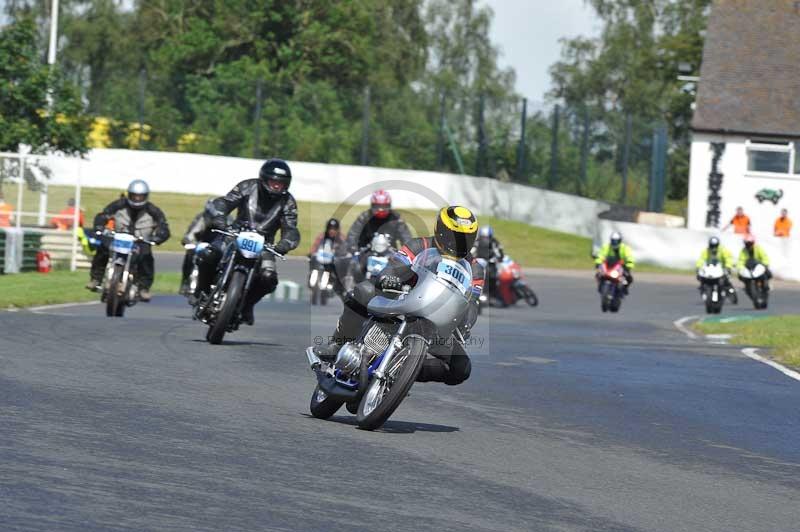 Mallory park Leicestershire;Mallory park photographs;Motorcycle action photographs;classic bikes;event digital images;eventdigitalimages;mallory park;no limits trackday;peter wileman photography;vintage bikes;vintage motorcycles;vmcc festival 1000 bikes