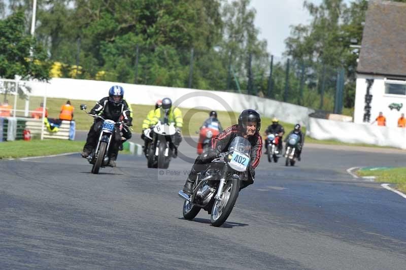 Mallory park Leicestershire;Mallory park photographs;Motorcycle action photographs;classic bikes;event digital images;eventdigitalimages;mallory park;no limits trackday;peter wileman photography;vintage bikes;vintage motorcycles;vmcc festival 1000 bikes