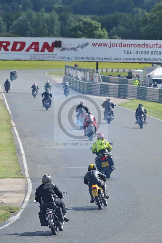 Mallory park Leicestershire;Mallory park photographs;Motorcycle action photographs;classic bikes;event digital images;eventdigitalimages;mallory park;no limits trackday;peter wileman photography;vintage bikes;vintage motorcycles;vmcc festival 1000 bikes