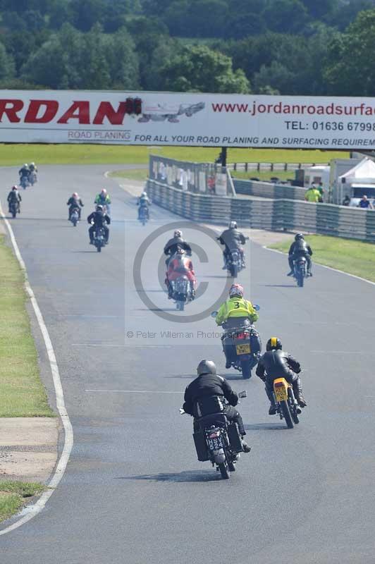 Mallory park Leicestershire;Mallory park photographs;Motorcycle action photographs;classic bikes;event digital images;eventdigitalimages;mallory park;no limits trackday;peter wileman photography;vintage bikes;vintage motorcycles;vmcc festival 1000 bikes