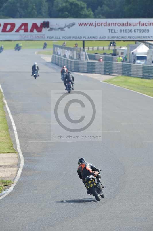 Mallory park Leicestershire;Mallory park photographs;Motorcycle action photographs;classic bikes;event digital images;eventdigitalimages;mallory park;no limits trackday;peter wileman photography;vintage bikes;vintage motorcycles;vmcc festival 1000 bikes