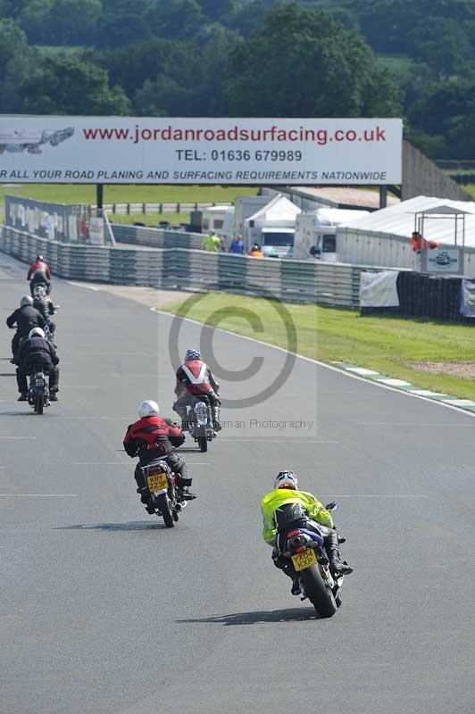 Mallory park Leicestershire;Mallory park photographs;Motorcycle action photographs;classic bikes;event digital images;eventdigitalimages;mallory park;no limits trackday;peter wileman photography;vintage bikes;vintage motorcycles;vmcc festival 1000 bikes