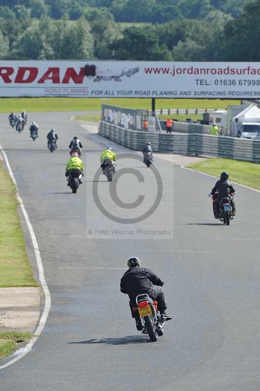 Mallory park Leicestershire;Mallory park photographs;Motorcycle action photographs;classic bikes;event digital images;eventdigitalimages;mallory park;no limits trackday;peter wileman photography;vintage bikes;vintage motorcycles;vmcc festival 1000 bikes