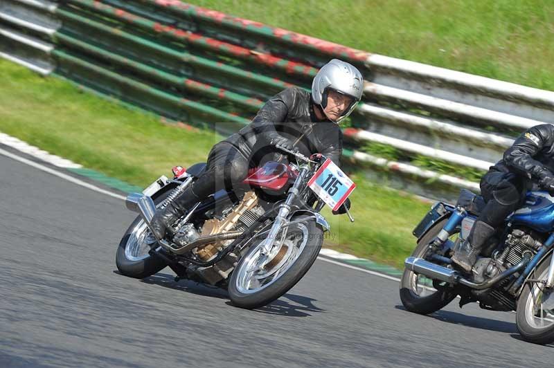 Mallory park Leicestershire;Mallory park photographs;Motorcycle action photographs;classic bikes;event digital images;eventdigitalimages;mallory park;no limits trackday;peter wileman photography;vintage bikes;vintage motorcycles;vmcc festival 1000 bikes