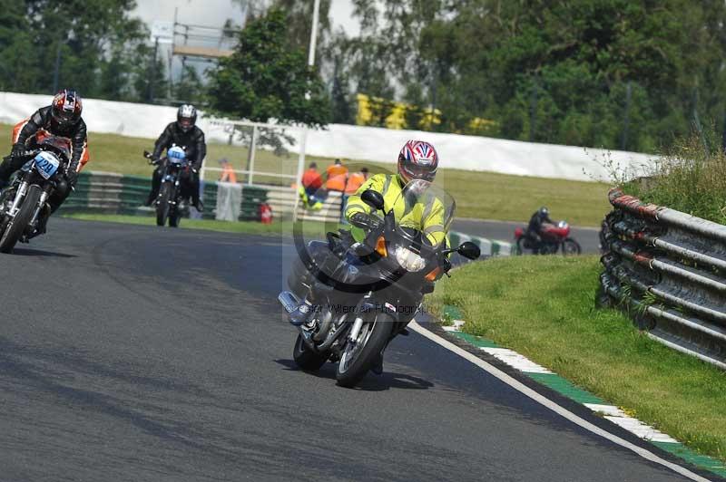 Mallory park Leicestershire;Mallory park photographs;Motorcycle action photographs;classic bikes;event digital images;eventdigitalimages;mallory park;no limits trackday;peter wileman photography;vintage bikes;vintage motorcycles;vmcc festival 1000 bikes