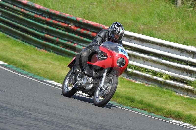 Mallory park Leicestershire;Mallory park photographs;Motorcycle action photographs;classic bikes;event digital images;eventdigitalimages;mallory park;no limits trackday;peter wileman photography;vintage bikes;vintage motorcycles;vmcc festival 1000 bikes