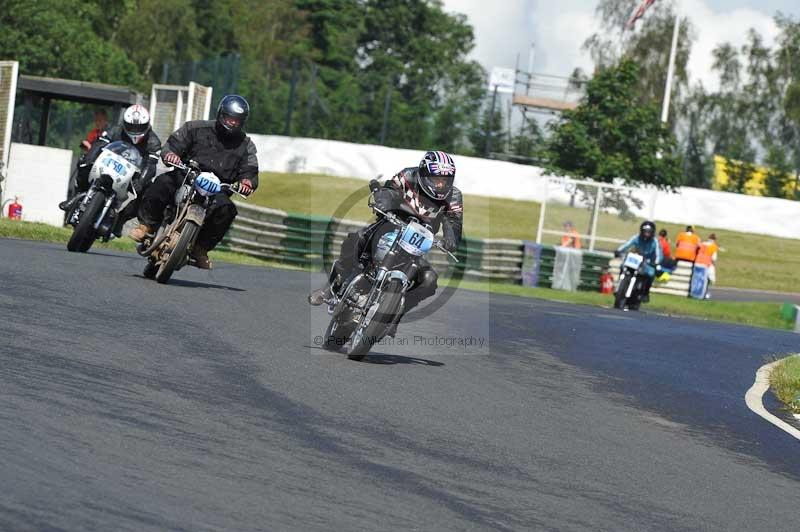 Mallory park Leicestershire;Mallory park photographs;Motorcycle action photographs;classic bikes;event digital images;eventdigitalimages;mallory park;no limits trackday;peter wileman photography;vintage bikes;vintage motorcycles;vmcc festival 1000 bikes