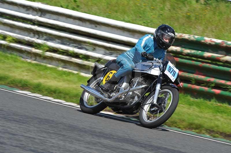 Mallory park Leicestershire;Mallory park photographs;Motorcycle action photographs;classic bikes;event digital images;eventdigitalimages;mallory park;no limits trackday;peter wileman photography;vintage bikes;vintage motorcycles;vmcc festival 1000 bikes