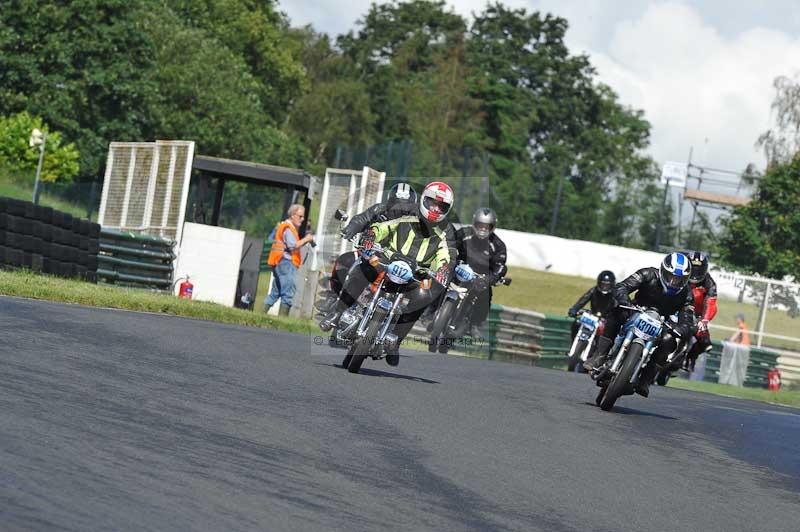 Mallory park Leicestershire;Mallory park photographs;Motorcycle action photographs;classic bikes;event digital images;eventdigitalimages;mallory park;no limits trackday;peter wileman photography;vintage bikes;vintage motorcycles;vmcc festival 1000 bikes