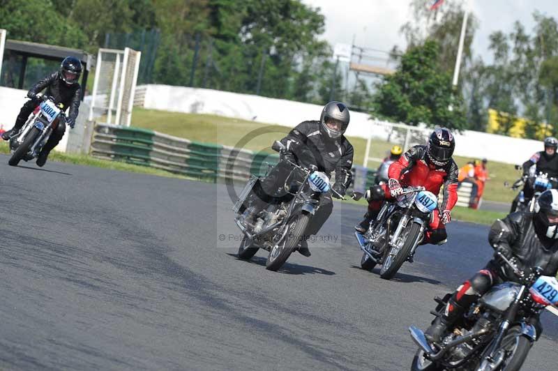 Mallory park Leicestershire;Mallory park photographs;Motorcycle action photographs;classic bikes;event digital images;eventdigitalimages;mallory park;no limits trackday;peter wileman photography;vintage bikes;vintage motorcycles;vmcc festival 1000 bikes