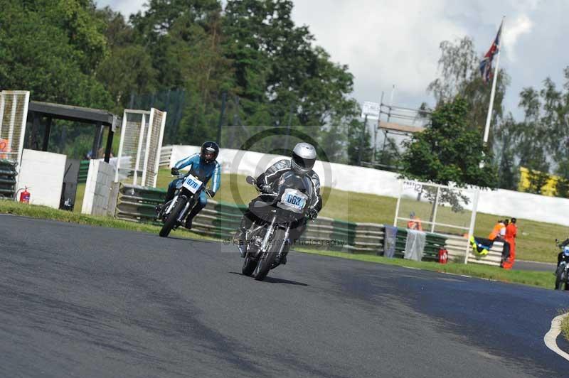 Mallory park Leicestershire;Mallory park photographs;Motorcycle action photographs;classic bikes;event digital images;eventdigitalimages;mallory park;no limits trackday;peter wileman photography;vintage bikes;vintage motorcycles;vmcc festival 1000 bikes