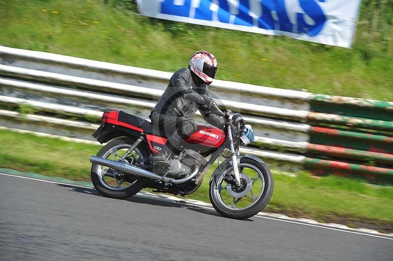 Mallory park Leicestershire;Mallory park photographs;Motorcycle action photographs;classic bikes;event digital images;eventdigitalimages;mallory park;no limits trackday;peter wileman photography;vintage bikes;vintage motorcycles;vmcc festival 1000 bikes