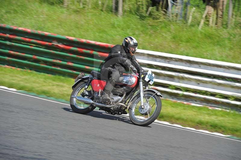 Mallory park Leicestershire;Mallory park photographs;Motorcycle action photographs;classic bikes;event digital images;eventdigitalimages;mallory park;no limits trackday;peter wileman photography;vintage bikes;vintage motorcycles;vmcc festival 1000 bikes