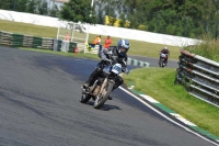 Mallory-park-Leicestershire;Mallory-park-photographs;Motorcycle-action-photographs;classic-bikes;event-digital-images;eventdigitalimages;mallory-park;no-limits-trackday;peter-wileman-photography;vintage-bikes;vintage-motorcycles;vmcc-festival-1000-bikes