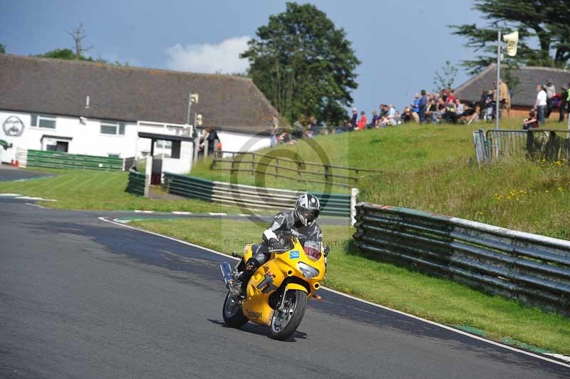 Mallory park Leicestershire;Mallory park photographs;Motorcycle action photographs;classic bikes;event digital images;eventdigitalimages;mallory park;no limits trackday;peter wileman photography;vintage bikes;vintage motorcycles;vmcc festival 1000 bikes