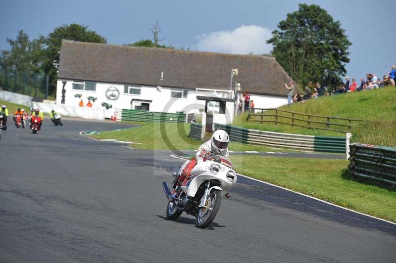 Mallory park Leicestershire;Mallory park photographs;Motorcycle action photographs;classic bikes;event digital images;eventdigitalimages;mallory park;no limits trackday;peter wileman photography;vintage bikes;vintage motorcycles;vmcc festival 1000 bikes