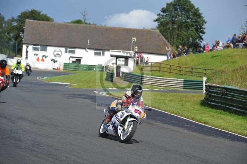 Mallory park Leicestershire;Mallory park photographs;Motorcycle action photographs;classic bikes;event digital images;eventdigitalimages;mallory park;no limits trackday;peter wileman photography;vintage bikes;vintage motorcycles;vmcc festival 1000 bikes