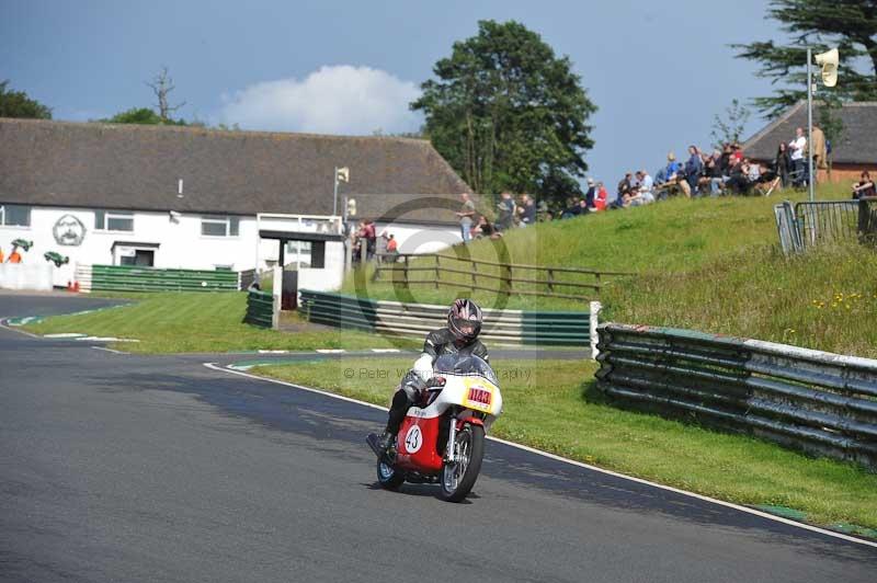 Mallory park Leicestershire;Mallory park photographs;Motorcycle action photographs;classic bikes;event digital images;eventdigitalimages;mallory park;no limits trackday;peter wileman photography;vintage bikes;vintage motorcycles;vmcc festival 1000 bikes