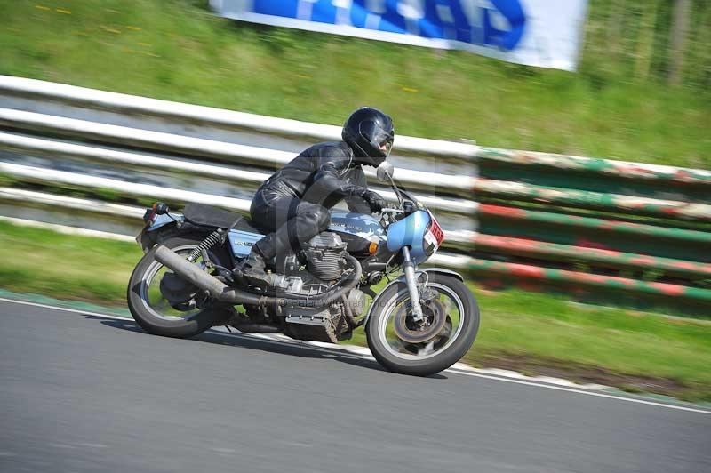 Mallory park Leicestershire;Mallory park photographs;Motorcycle action photographs;classic bikes;event digital images;eventdigitalimages;mallory park;no limits trackday;peter wileman photography;vintage bikes;vintage motorcycles;vmcc festival 1000 bikes