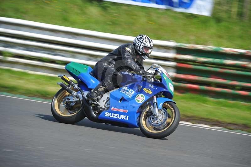 Mallory park Leicestershire;Mallory park photographs;Motorcycle action photographs;classic bikes;event digital images;eventdigitalimages;mallory park;no limits trackday;peter wileman photography;vintage bikes;vintage motorcycles;vmcc festival 1000 bikes