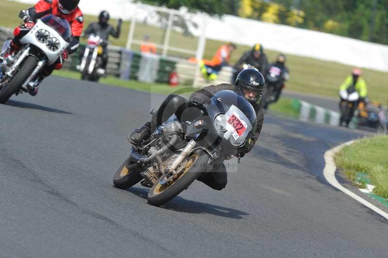 Mallory park Leicestershire;Mallory park photographs;Motorcycle action photographs;classic bikes;event digital images;eventdigitalimages;mallory park;no limits trackday;peter wileman photography;vintage bikes;vintage motorcycles;vmcc festival 1000 bikes