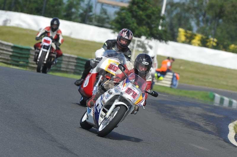 Mallory park Leicestershire;Mallory park photographs;Motorcycle action photographs;classic bikes;event digital images;eventdigitalimages;mallory park;no limits trackday;peter wileman photography;vintage bikes;vintage motorcycles;vmcc festival 1000 bikes