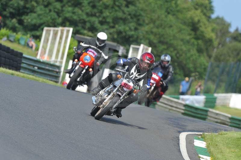 Mallory park Leicestershire;Mallory park photographs;Motorcycle action photographs;classic bikes;event digital images;eventdigitalimages;mallory park;no limits trackday;peter wileman photography;vintage bikes;vintage motorcycles;vmcc festival 1000 bikes