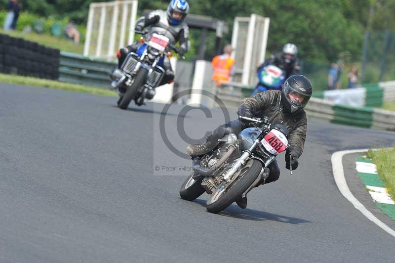 Mallory park Leicestershire;Mallory park photographs;Motorcycle action photographs;classic bikes;event digital images;eventdigitalimages;mallory park;no limits trackday;peter wileman photography;vintage bikes;vintage motorcycles;vmcc festival 1000 bikes