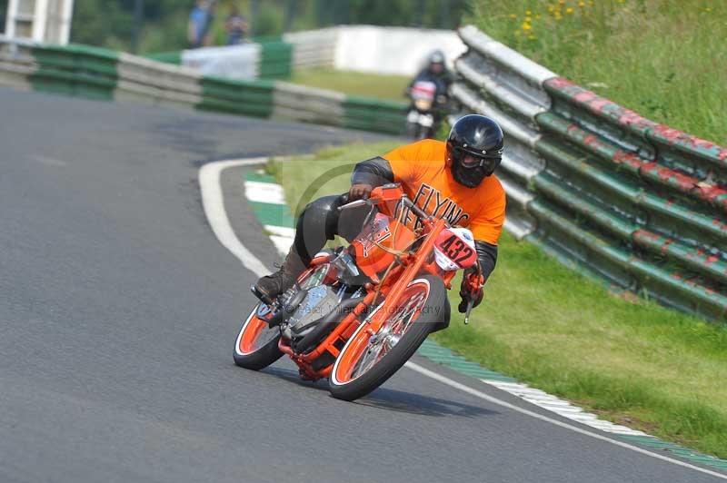 Mallory park Leicestershire;Mallory park photographs;Motorcycle action photographs;classic bikes;event digital images;eventdigitalimages;mallory park;no limits trackday;peter wileman photography;vintage bikes;vintage motorcycles;vmcc festival 1000 bikes